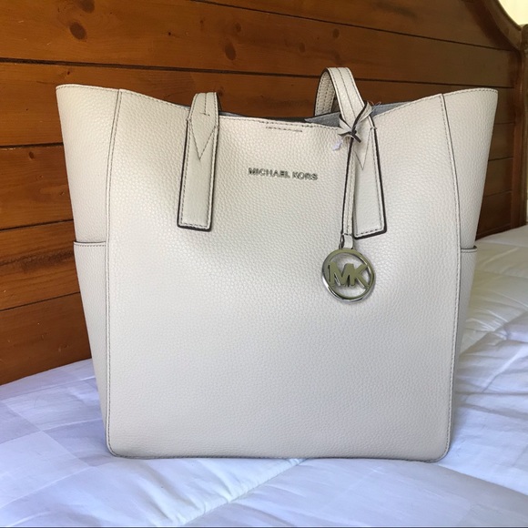 Michael Kors Handbags - Michael Kors Junie medium tote cement gray leather
